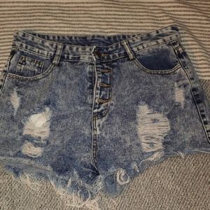Jean.ripped.shorts